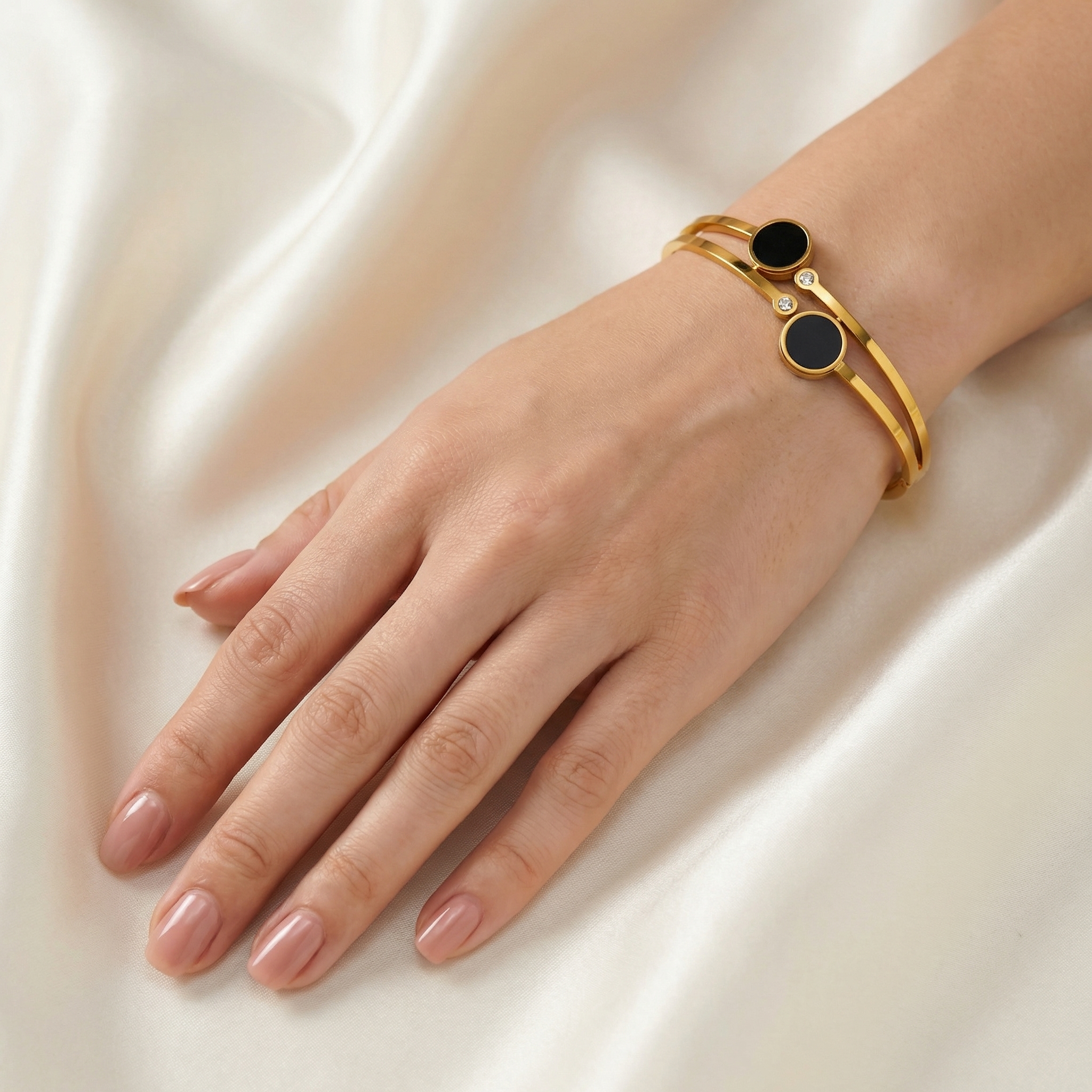 Elegant Anti Tarnish Dual Disc Bracelet with Black Stone Accents - Image 4
